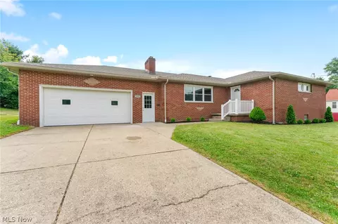 195 N Bridge St, Struthers, OH 44471 photo 2