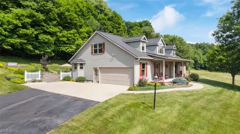 14567 Lisbon St NE, Paris, OH 44669