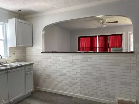 Entry Way - 1700 Ohio Ave, Ashtabula, OH 44004 photo 2 of 4