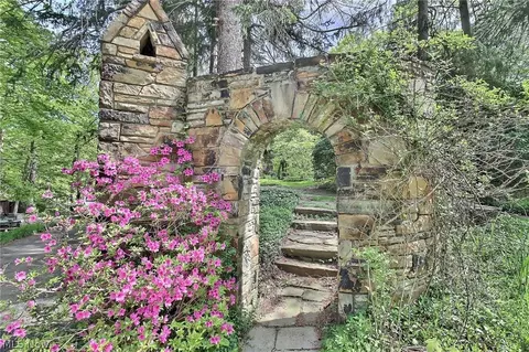 7755 Old Mill Rd, Gates Mills, OH 44040