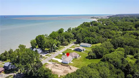 973 Lake Rd, Conneaut, OH 44030 photo 3