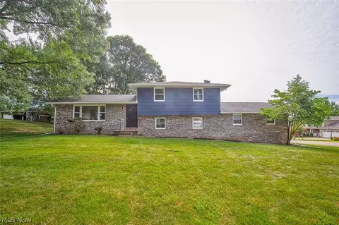 1820 Pine Knoll Ave NW, Massillon, OH 44646