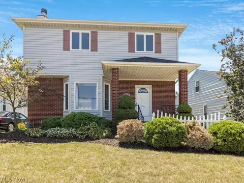 6011 Allanwood Dr, Parma, OH 44129
