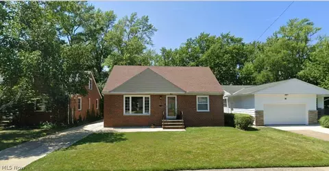 952 Clinton Ave, Cleveland, OH 44121