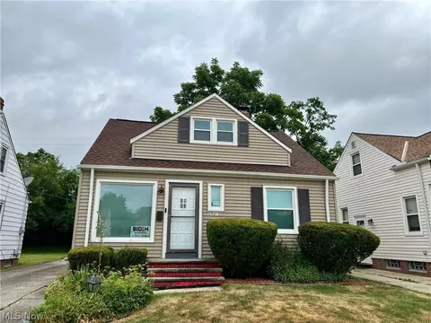 19285 Stockton Ave, Maple Heights, OH 44137
