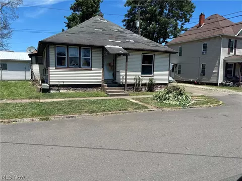 716 Elm St, Coshocton, OH 43812