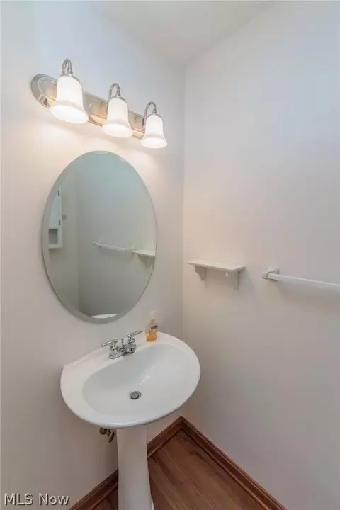 Bath - 3961 Kenneth Dr, Rootstown, OH 44272 photo 1 of 4