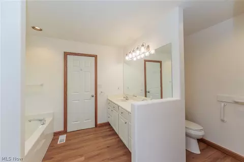 Bath - 3961 Kenneth Dr, Rootstown, OH 44272 photo 4 of 4