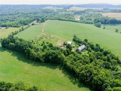5295 Hudson Dr SW, Navarre, OH 44662