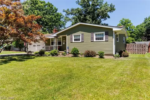 4286 Woodleigh Ln, Youngstown, OH 44511