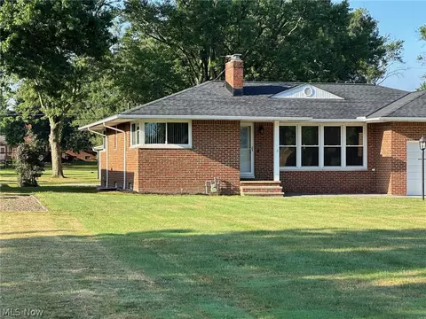Exterior - 414 Cherry Ln, Seven Hills, OH 44131 photo 1 of 5