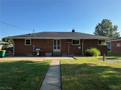 Exterior - 414 Cherry Ln, Seven Hills, OH 44131 photo 2 of 5