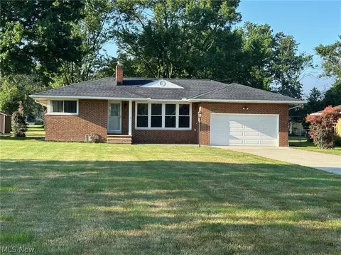 414 Cherry Ln, Seven Hills, OH 44131