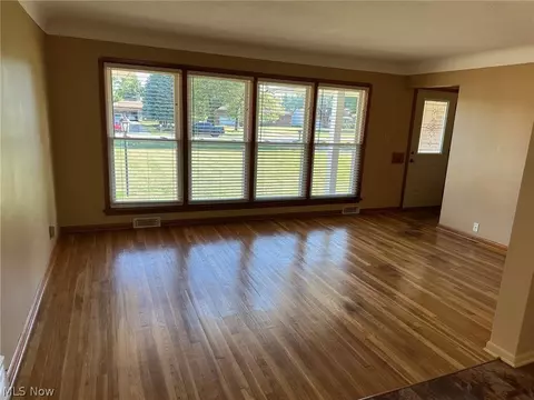 Living - 414 Cherry Ln, Seven Hills, OH 44131 photo 1 of 1
