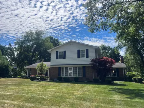 832 E 5th St, Dover, OH 44622