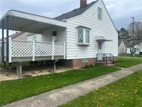 30001 Phillips Ave, Wickliffe, OH 44092 photo 2