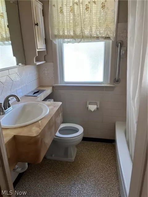 30001 Phillips Ave, Wickliffe, OH 44092 photo 11