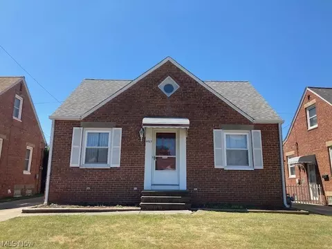 9013 Orchard Ave, Brooklyn, OH 44144