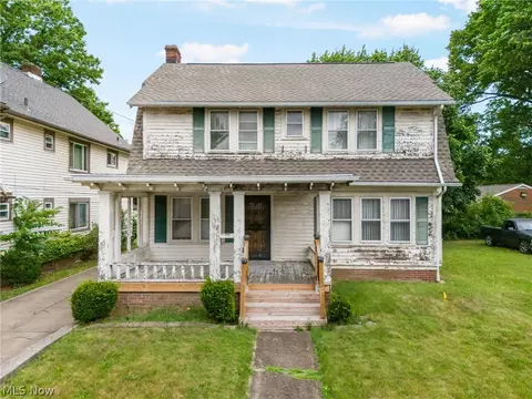 562 Fernwood Dr, Akron, OH 44320