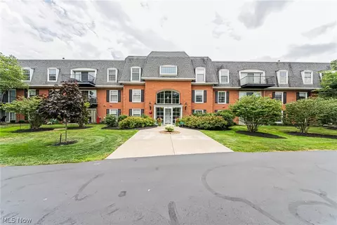 22701 Center Ridge Rd #304, Rocky River, OH 44116