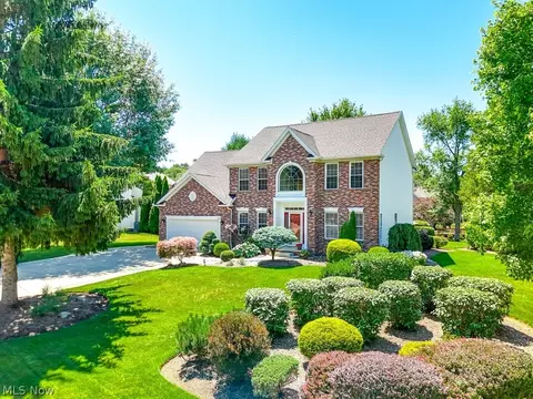 2850 Greenville Ln, Fairlawn, OH 44333