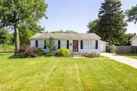 2000 Lorena Ave, Akron, OH 44313