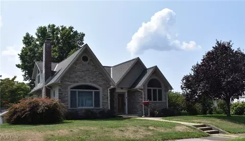 240 6th St NE, North Canton, OH 44720