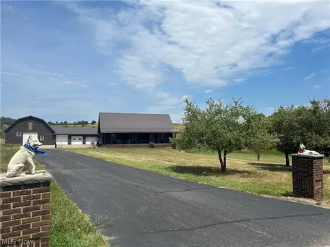49851 White Feather Ln, Saint Clairsville, OH 43950