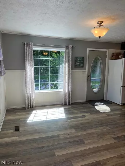 Entry Way - 3221 Morningside Ave, Ashtabula, OH 44004 photo 1 of 3