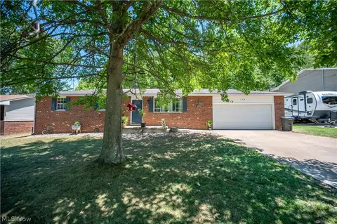 198 Suzanne St, Washington, WV 26181