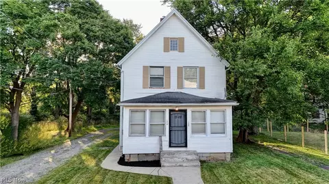1328 Saint Elmo, Canton, OH 44705