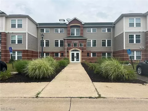 23002 Chandlers Ln #231, Olmsted Falls, OH 44138