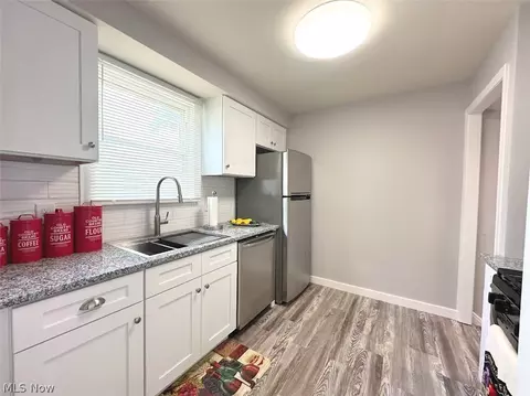 21511 Libby Rd, Maple Heights, OH 44137 photo 4