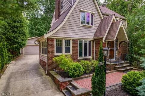 2367 Canterbury Rd, University Heights, OH 44118