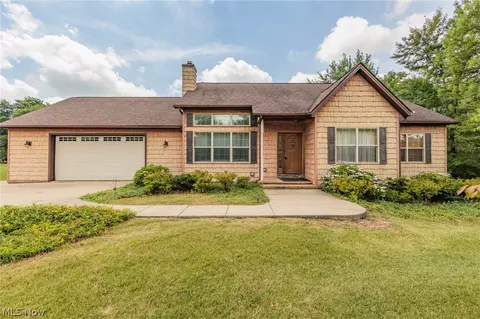 2676 Marland Dr, Hinckley, OH 44233