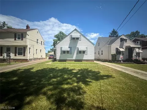 5175 Erwin St, Maple Heights, OH 44137 photo 4