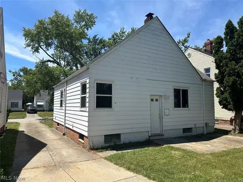 5175 Erwin St, Maple Heights, OH 44137 photo 10