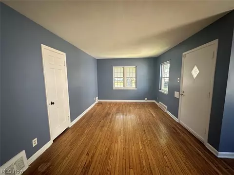 5175 Erwin St, Maple Heights, OH 44137 photo 12