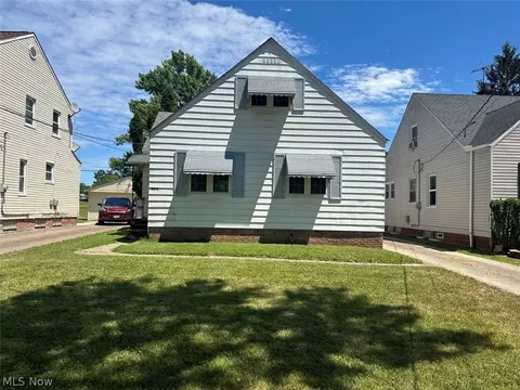 5175 Erwin St, Maple Heights, OH 44137 photo 3