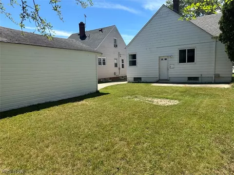 5175 Erwin St, Maple Heights, OH 44137 photo 8