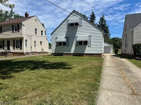5175 Erwin St, Maple Heights, OH 44137 photo 2