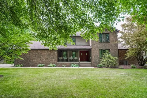 5936 Darletta St SW, Navarre, OH 44662