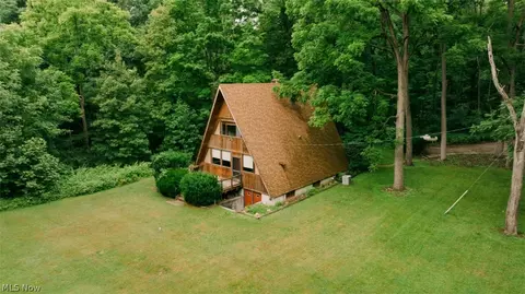 15765 Main Market Rd, Burton, OH 44021