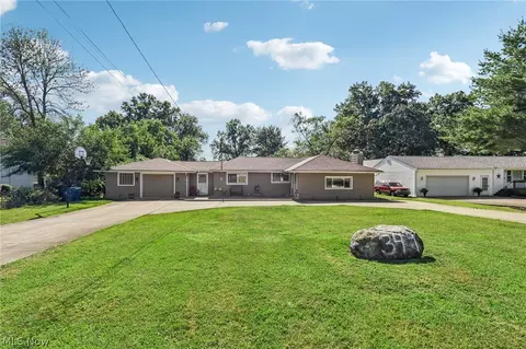 349 Willow Dr NE, Warren, OH 44484
