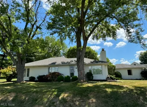 200 Devols Dam Rd, Marietta, OH 45750