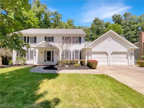 833 Woodhaven Ln, Medina, OH 44256