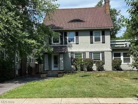 2216 Delaware Dr, Cleveland Heights, OH 44106