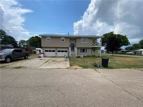 705 S Center St, West Lafayette, OH 43845