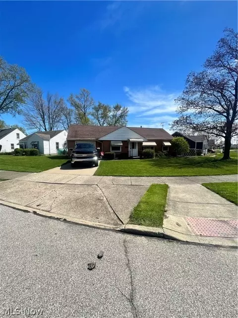 15901 Eleanore Dr, Cleveland, OH 44135