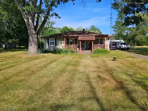 4240 Gephart Ave, Louisville, OH 44641